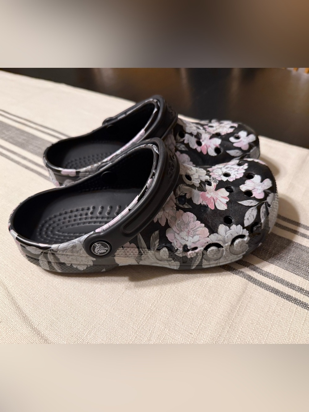 CROCS black floral classic clog, women’s 8